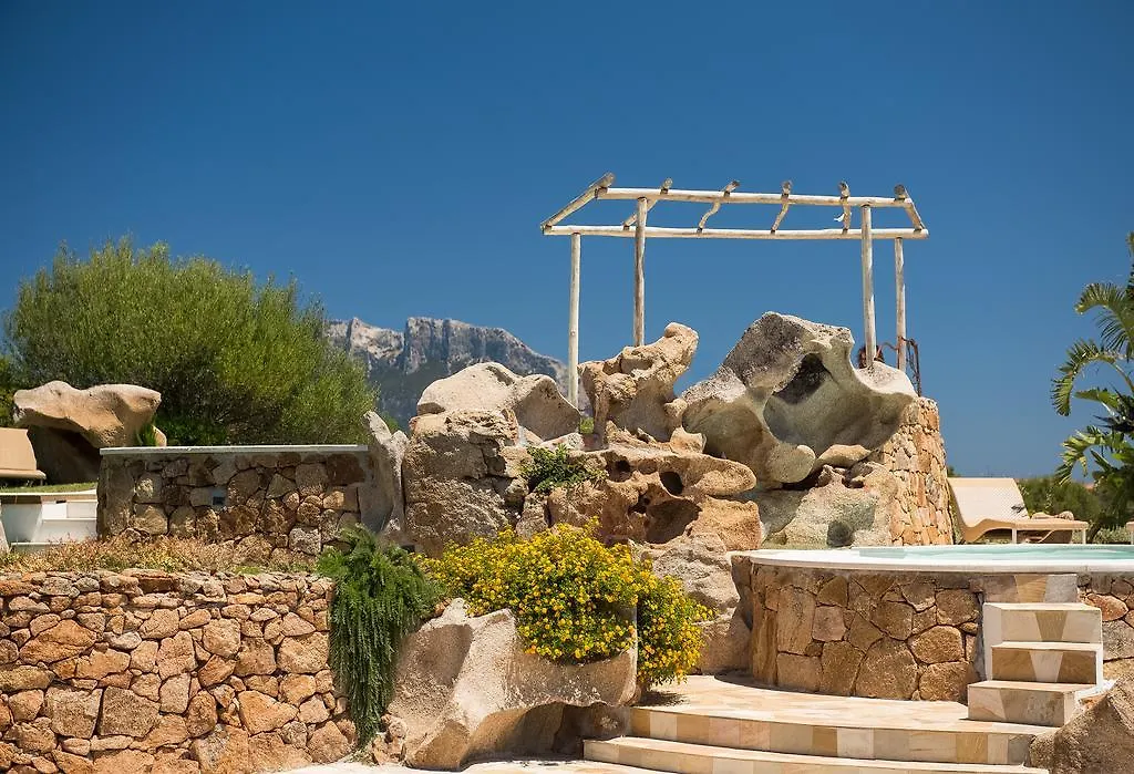 Hotel Ollastu Olbia 4*,